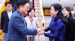 Chủ tịch Quốc hội Hàn Quốc đến Hà Nội, thăm chính thức Việt Nam