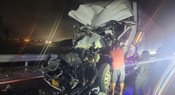 Tai nạn giao thông trên cao tốc, nam tài xế mắc kẹt trong cabin