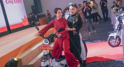 NSƯT Xuân Hinh "diễn như không" trong lần đầu kết hợp Thu Trang