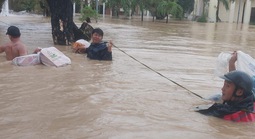 Lũ ở các sông miền Trung diễn biến thế nào khi trời vẫn mưa vừa, mưa to?