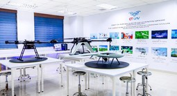 Món quà 20-11 đặc biệt của CT GROUP: LAB UAV gửi Robot Nông nghiệp tặng ĐH Cần Thơ