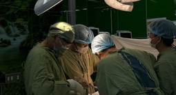 Cơn đau lưng âm ỉ bất ngờ đẩy người đàn ông vào tình trạng nguy kịch