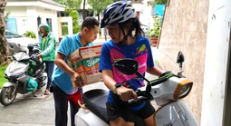 Hình ảnh đầy ắp tình người của người dân TPHCM gửi bà con vùng lũ trong sáng 22-11