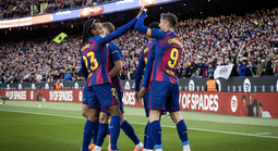 Barcelona thắng tưng bừng ngày trở lại Nou Camp