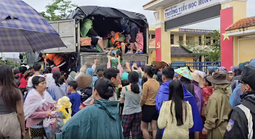 VIDEO: Tang thương vùng rốn lũ Hòa Thịnh