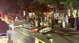 Xe máy va chạm với xe đầu kéo, 2 mẹ con tử vong