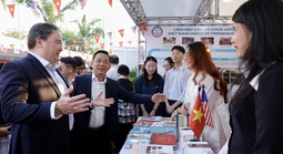 Tưng bừng giao lưu hữu nghị Việt Nam - Mỹ