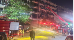 Cháy nhà 5 tầng, 5 người may mắn được giải cứu