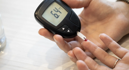 Người đái tháo đường cần biết: Cách đo đường huyết chính xác, đơn giản