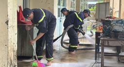 Công an TPHCM chi viện khẩn cấp hỗ trợ bà con vùng lũ