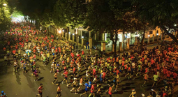 Giải chạy VnExpress Marathon Hanoi Midnight có gần 10.000 vận động viên tham dự