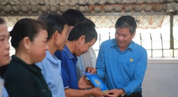 Tổng LĐLĐ và các địa phương hỗ trợ hơn 1,5 tỉ đồng cho người lao động ở Gia Lai