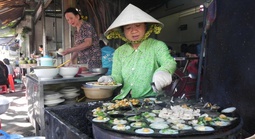 Bánh khọt nức tiếng gần xa