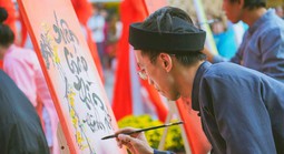 Nghĩ về nghề viết thư pháp Việt