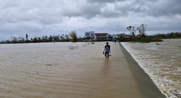 Gia Lai họp khẩn, yêu cầu sơ tán dân trong đêm vì nước sông dâng cao