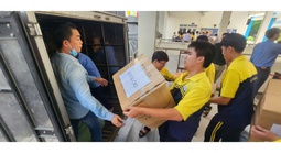 Những món quà nhỏ, tình thương lớn từ học sinh TPHCM