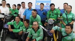 Hỗ trợ tài xế xe ôm công nghệ đổi xe xăng sang xe điện