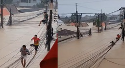 Lũ lịch sử ở Thái Lan: Người dân đu dây cáp, phá mái nhà thoát hiểm