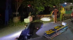 Nạn nhân tử vong cách nhà 1 km, nghi phạm vẫn cầm hung khí sau khi gây án 