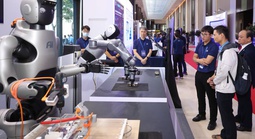 Loạt công nghệ tương lai xuất hiện tại Diễn đàn Kinh tế mùa Thu 2025, nhiều người trầm trồ