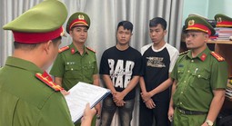 Khởi tố 2 thanh niên chém người chỉ vì "đi ra, đi vào"