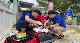 Chiến sĩ áo xanh đồng hành với người dân vùng thiên tai ở Khánh Hòa