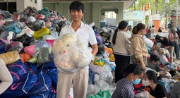 Người dân TPHCM thảo thơm, ủng hộ hàng trăm tấn hàng hóa gửi đến bà con vùng lũ