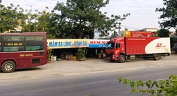 Điểm tập kết hàng hóa, đỗ xe khách tiềm ẩn mất an toàn giao thông