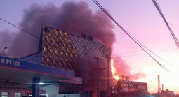 Lửa cháy ngùn ngụt trong quán bar ở Đồng Nai