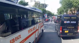 Xác minh 2 clip xe khách vượt ẩu liên quan đến một nhà xe ở TPHCM