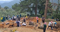 Lâm Đồng: Di dời 40 ngôi mộ vì ngọn đồi sụt lún