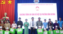 MTTQ Việt Nam TPHCM tặng nhà đại đoàn kết và trao nhiều phần quà cho công nhân, học sinh khó khăn