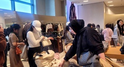 Mua sắm ngày Black Friday: Nơi đông khách, nơi ế ẩm dù giảm tới 70%-80%