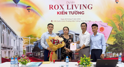 ROX Living Kiến Tường trao sổ hồng cho khách hàng 