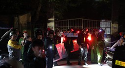 Công an Lạng Sơn phong tỏa lối vào Trạm Quản lý thị trường số 4