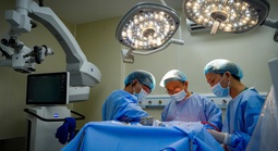 Nhức đầu kéo dài, đi khám mới phát hiện khối u lớn như quả cam