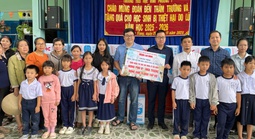 Chương trình "Triệu tập vở cho học sinh vùng thiên tai" hỗ trợ 3 trường ở Khánh Hòa