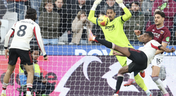 Liverpool đánh sập "pháo đài" London Stadium của West Ham