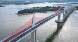 Cầu vượt cửa biển lớn nhất miền Trung đã xây xong, vì sao không thông xe?