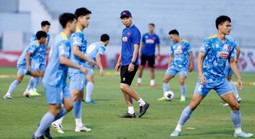 HLV Kim Sang-sik tiếp tục loại cầu thủ Việt kiều trước thềm SEA Games 33