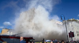 Tòa tháp cổ gần Đấu trường La Mã bất ngờ đổ sập, vùi chết người