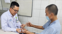 Bác sĩ kể về ca nối đôi bàn tay đứt lìa cho người đàn ông ở Đồng Tháp