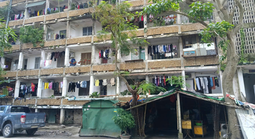 Sống thấp thỏm trong những khu nhà ọp ẹp