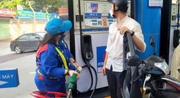 Giá xăng giảm nhẹ sau lần tăng mạnh