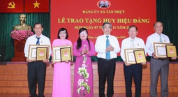 Ghi nhận cống hiến của 12 đảng viên tiêu biểu xã Tân Nhựt