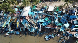 Trắng tay sau bão Kalmaegi