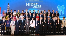 Người nước ngoài đến Việt Nam điều trị răng-hàm-mặt ngày càng nhiều