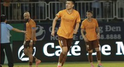 Trung vệ cao 1,96 m giúp Hoàng Anh Gia Lai thoát thua trên sân nhà