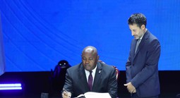 Phát huy bản sắc "ngoại giao cây tre"