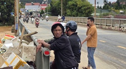 Sau mưa lũ, xã D'ran tiếp tục sạt lở nguy hiểm, người dân phải di dời